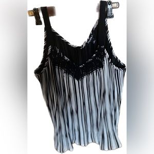 Roz & Ali black and white tank top. Size Large